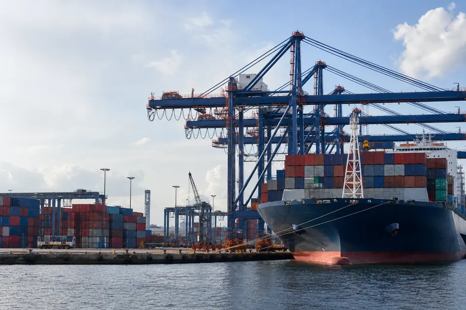 Container port terminal with gantry cranes